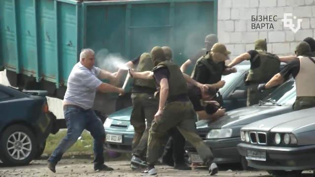 Рейдерське захоплення елеватору в Занках