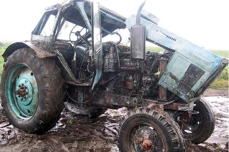 Разбитый трактор
