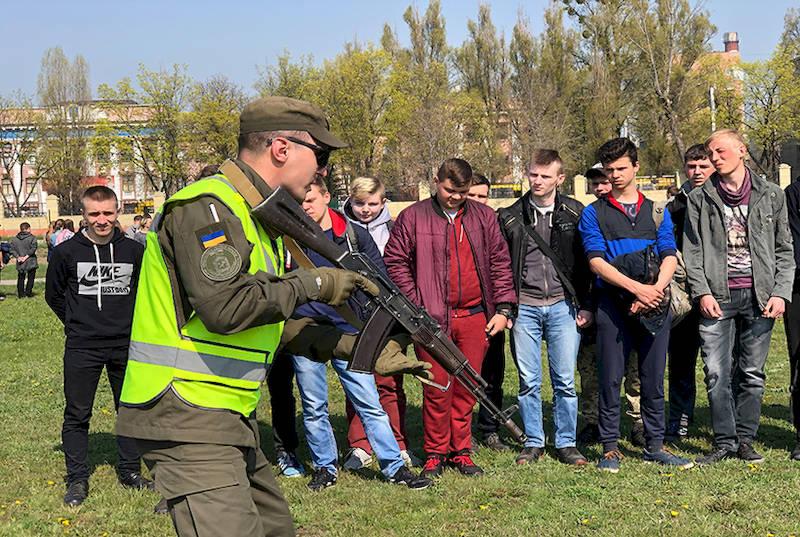 полевые занятия для 600 школьников