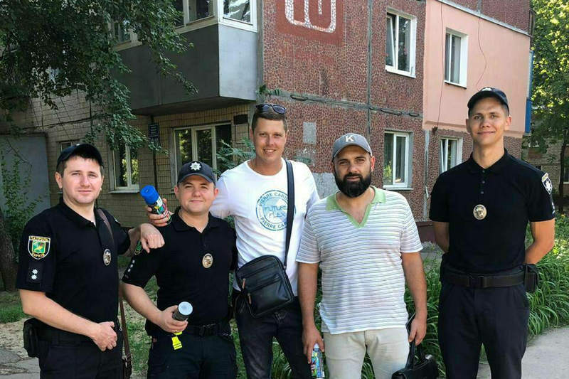Участники акции «Нарисуй жизнь»