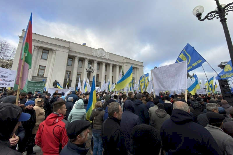 Митинг протеста против продажи земли