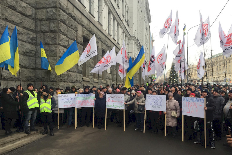 Пикет сессии горсовета предпринимателями