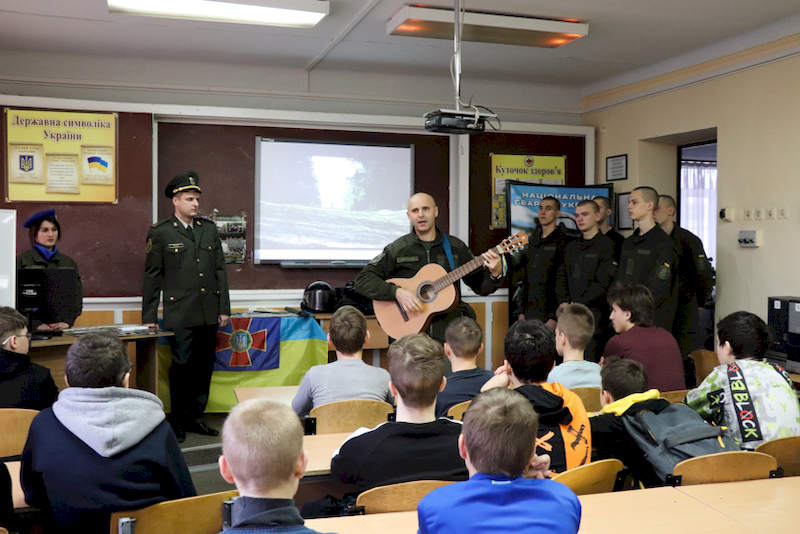 Встреча гвардейцев со школьниками