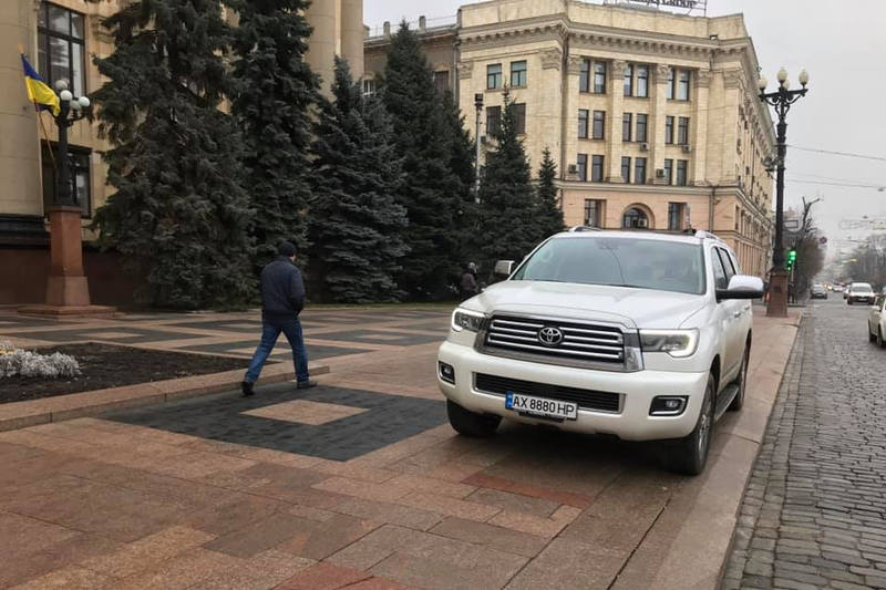 Кримінальный авторитет на прізвисько «Борода» припаркувався на тротуарі перед ХОДА