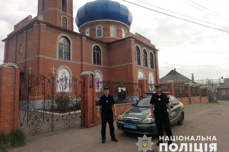 Полиция у храма