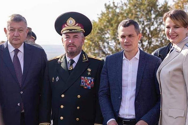 Слева направо: Сергей Чернов, Юрий Гордиенко, Алексей Кучер Слева направо: Сергей Чернов, Юрий Гордиенко, Алексей Кучер