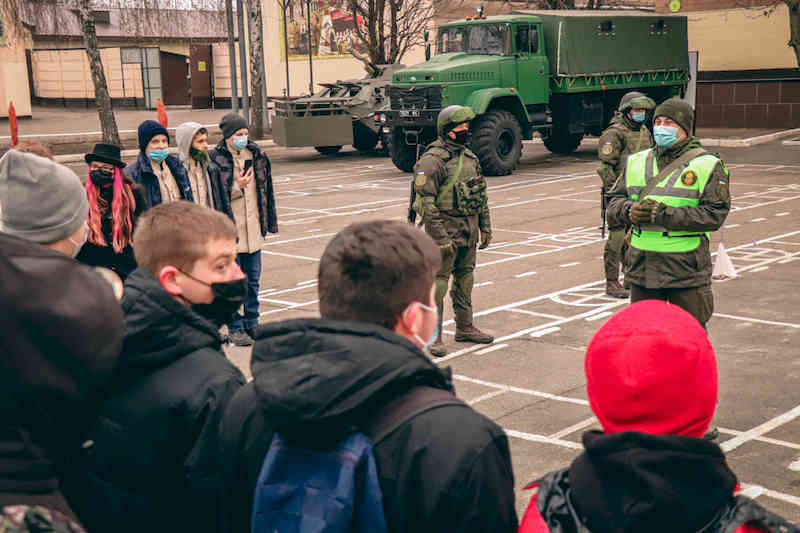 Школярі в гостях у гвардійців