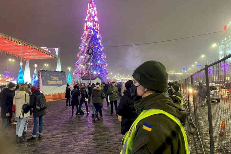 Гвардейцы охраняют общественный порядок