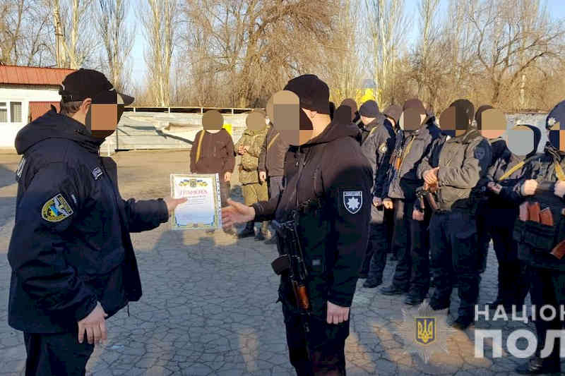 Полицейские отправляются в ООС