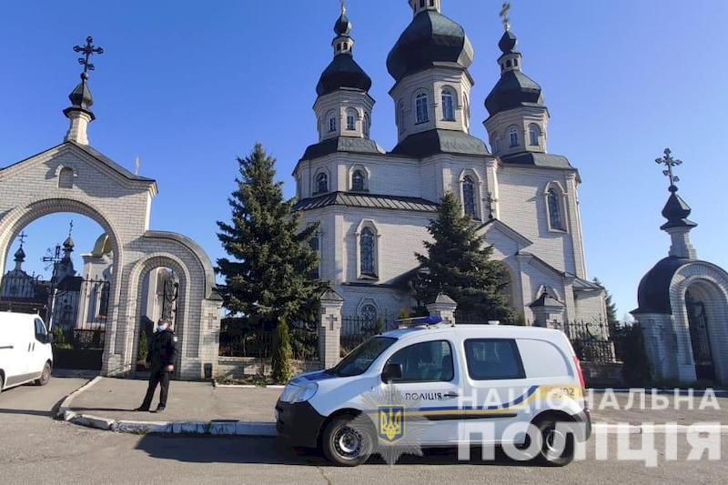 Полиция следит за порядком