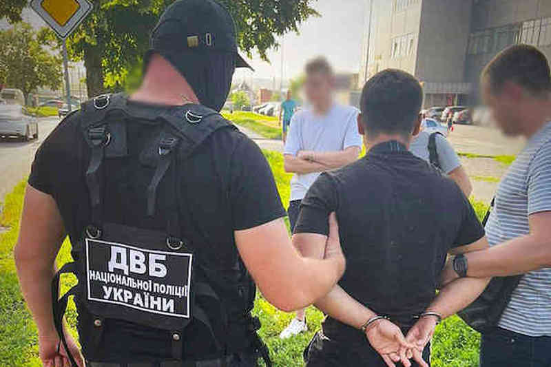 Затримання поліцейского- «боржник»