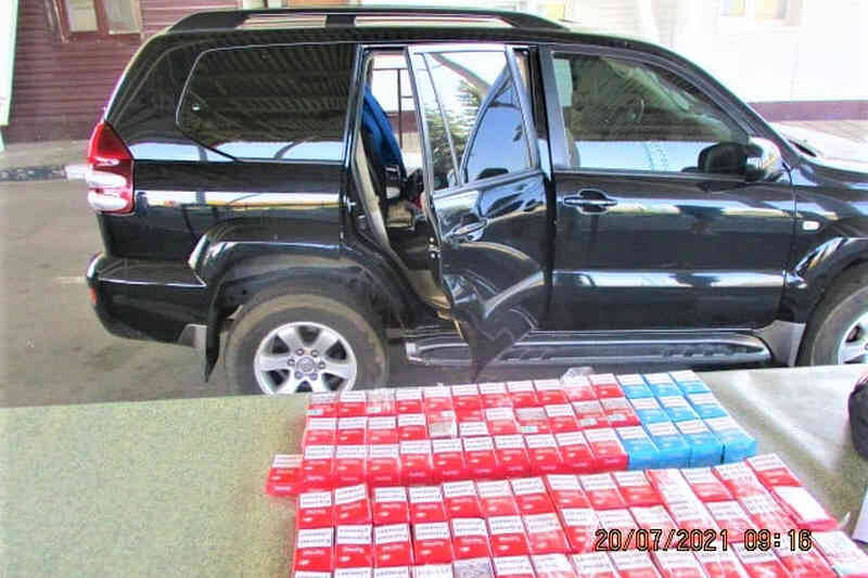 Автомобіль з контрабандними сигаретами