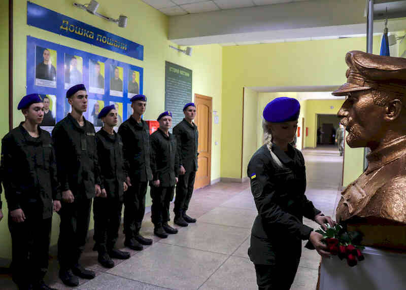 Покладання квітів до погруддя полковника Петра Болбочана