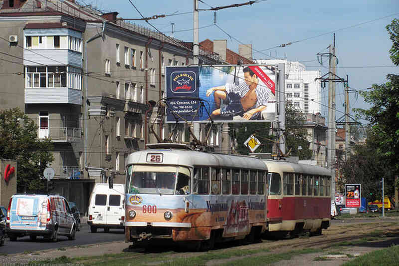 Трамвай на вул. Весніна