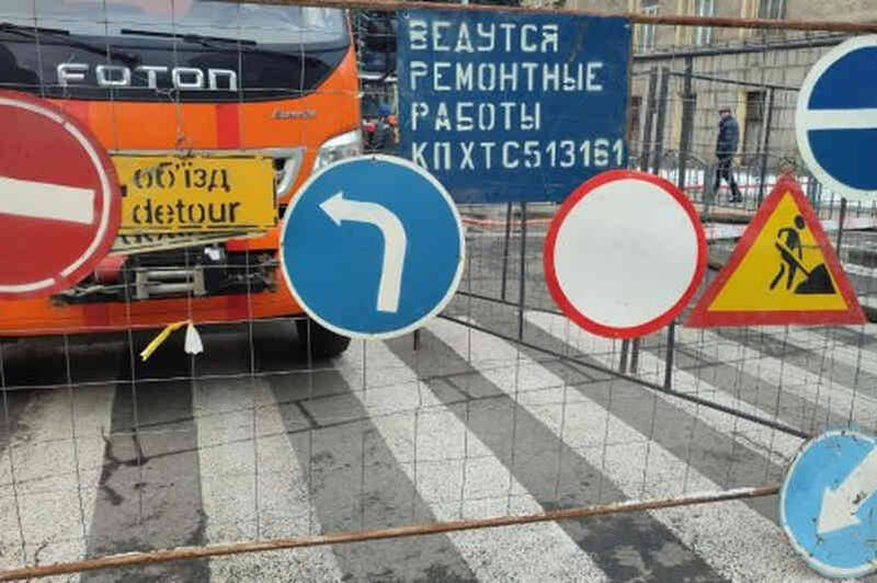 Тепловики усувають дефект на трубопроводі