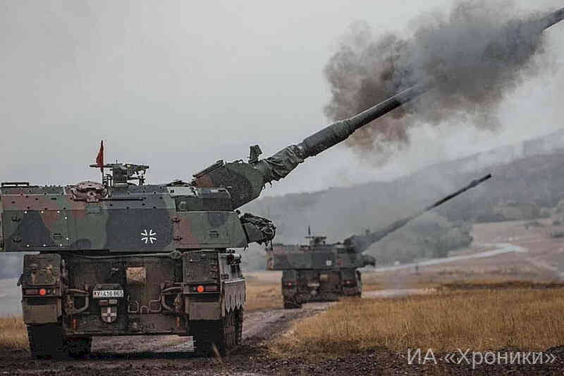 Немецкие САУ Panzerhaubitze2000 работают на фронте