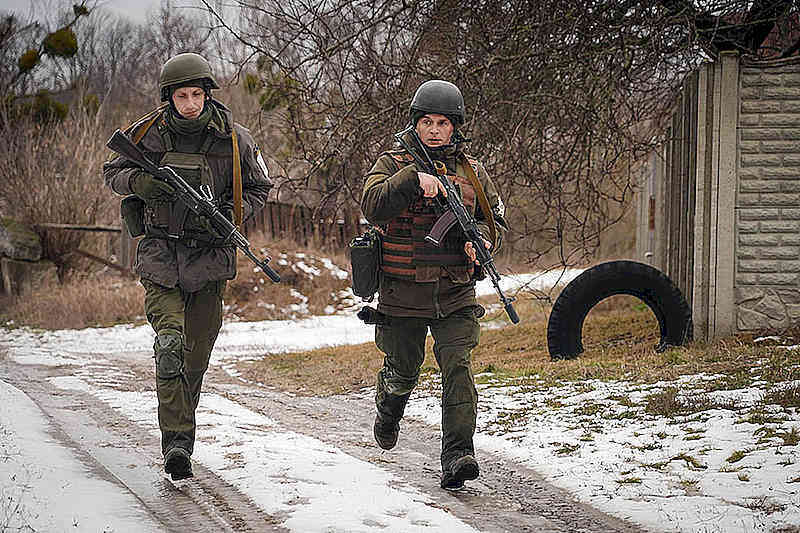 Гвардейцы на марш-броске