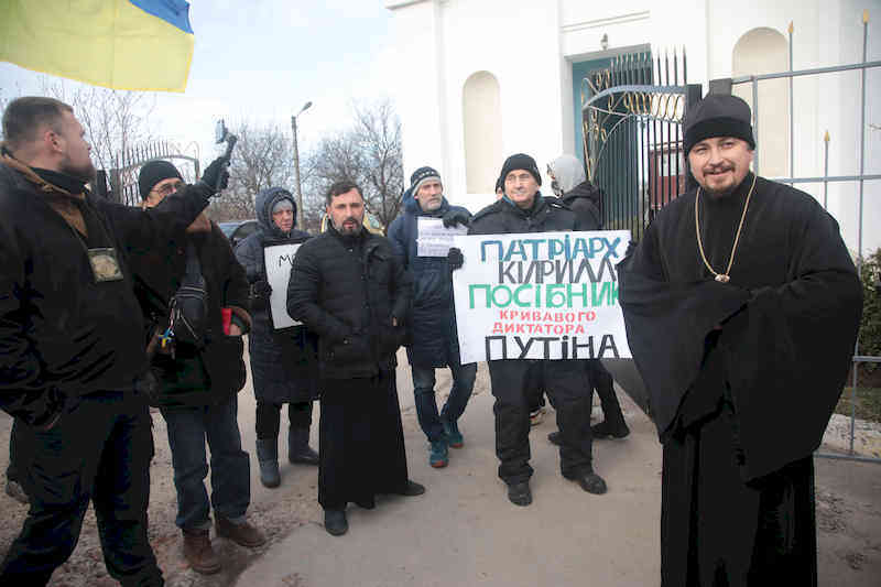 Пикетирование храма УПЦ МП