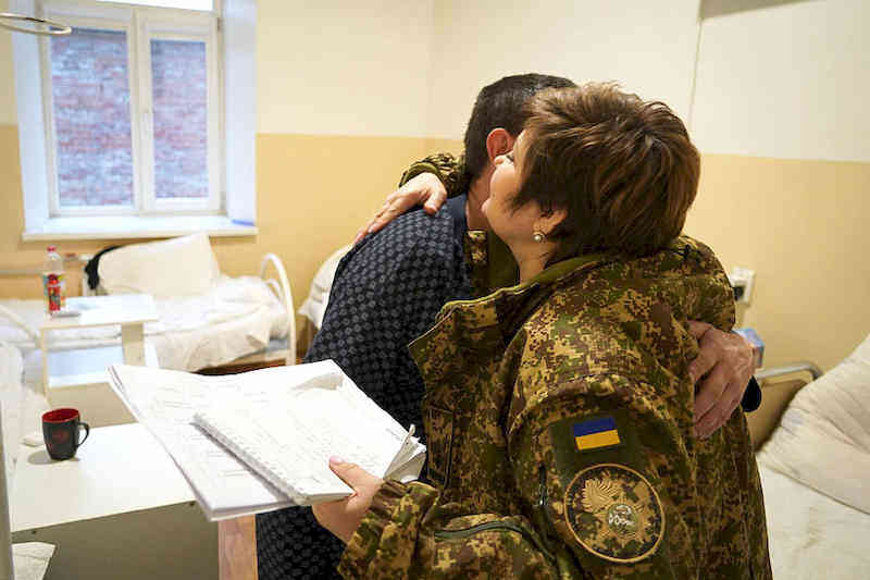 Відвідини поранених бійців