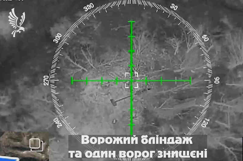 Бомба летить у бліндаж російських загарбників