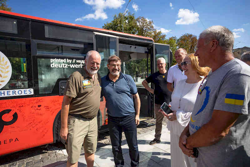 Передача автобуса театру