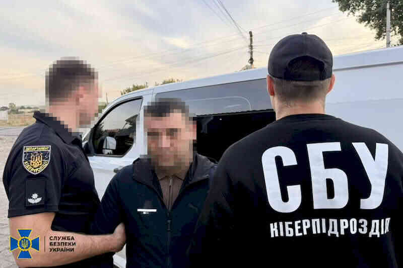 Задержание члена банды мошенников