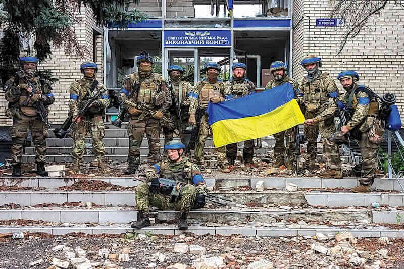 Гвардейцы после завершения успешной операции