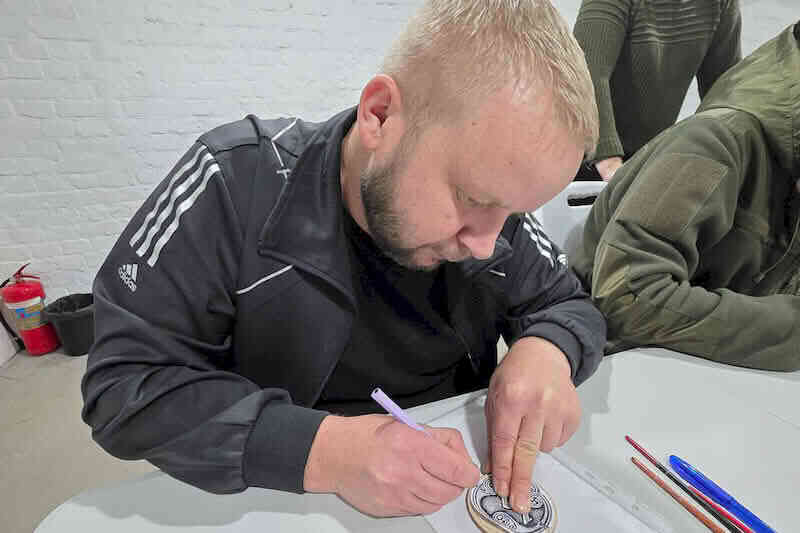 Бійці власноруч створюють обереги