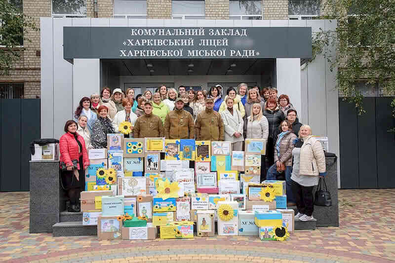 Харьковские школьники поздравили Слобожанских «Скифов» с Днем защитников и защитниц