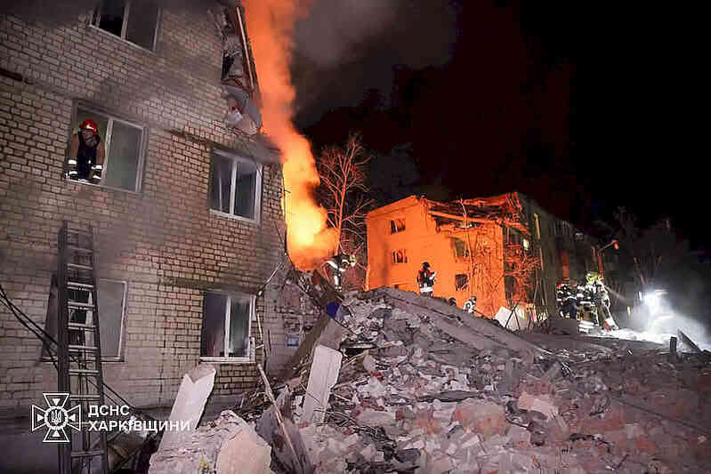 Зруйнований російською ракетою житловий будинок