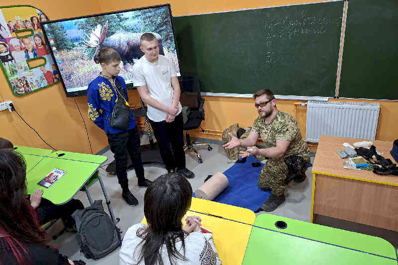 Слобожанские «Скифы» провели тренинг по тактической медицине для школьников