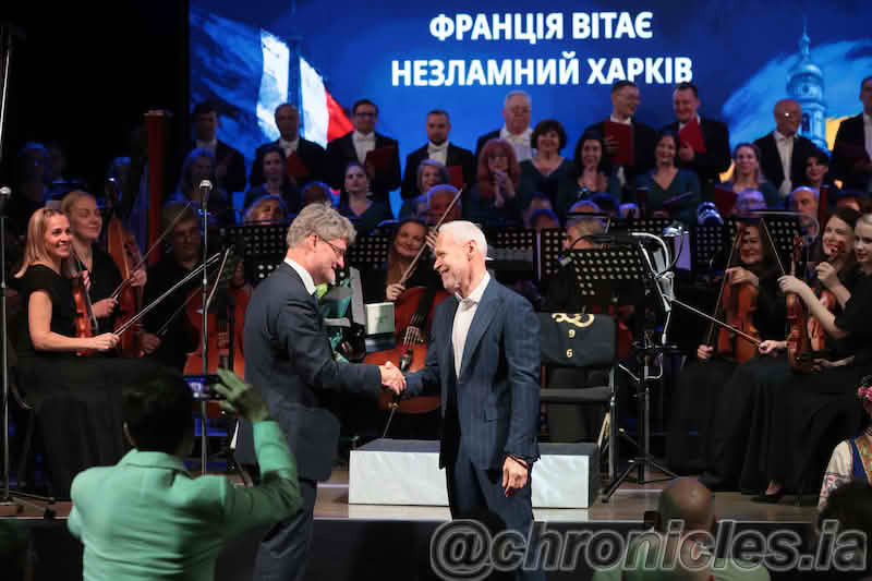 Чрезвычайный и Полномочный Посол Французской республики Гаэль Весьер и городской голова Харькова Игорь Терехов