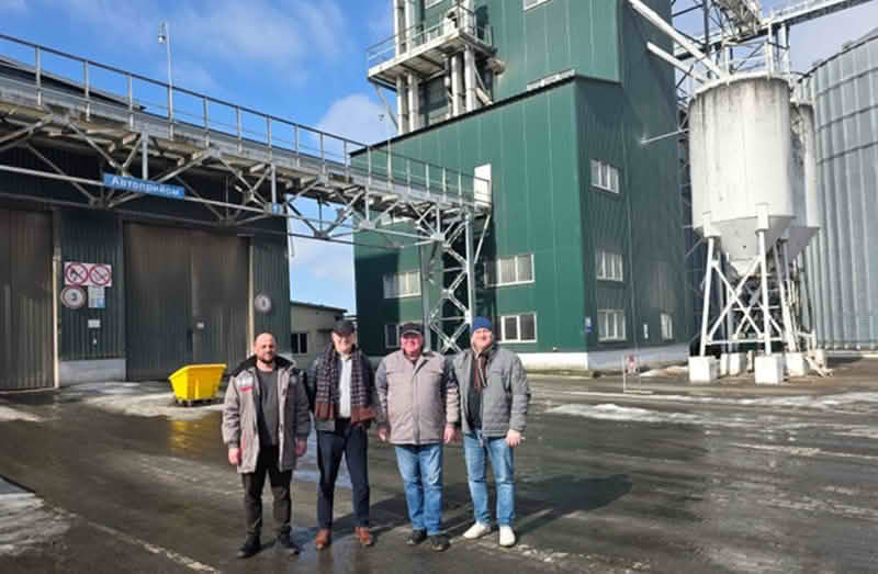 Владислав Ваврух (директор ЛетКЗ), Toby Janssen (Area Sales Manager Van Aarsen), Валерий Горишный (директор производственного департамента YEDNIST' GROUP), Александр Чумаченко (директор ПСК «ЧИФ»)